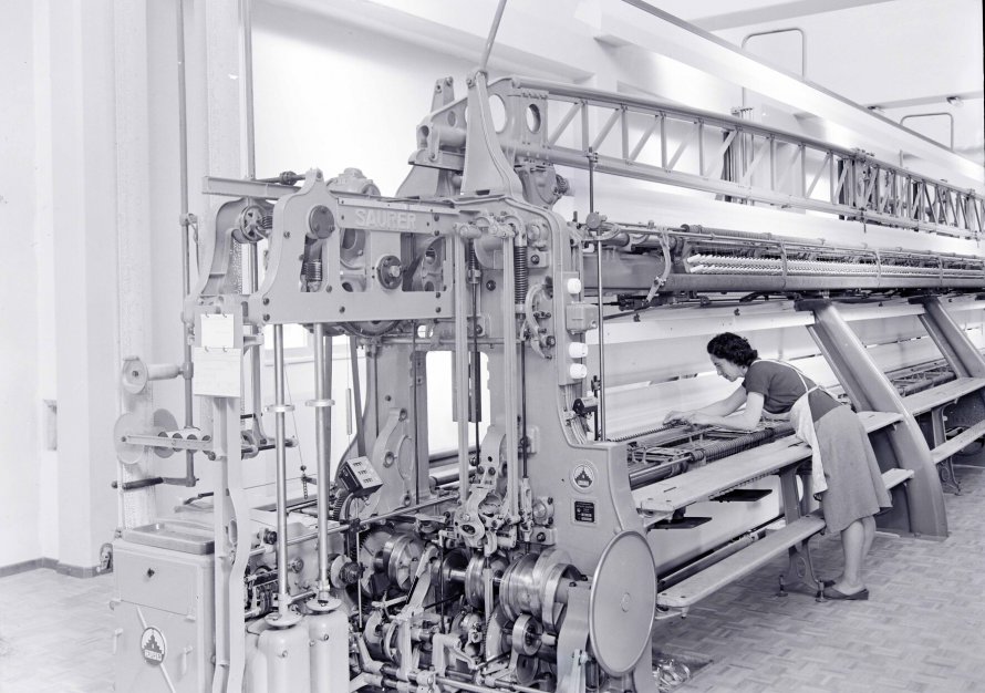 Der Boom der mechanischen Stickerei führte dazu, dass sich internationale Exportfirmen in St.Gallen ansiedelten. Der Beitritt zum Kaufmännischen Directorium blieb ihnen verwehrt, weshalb sie den Handels- und Industrieverein gründeten. Aus der Fusion d